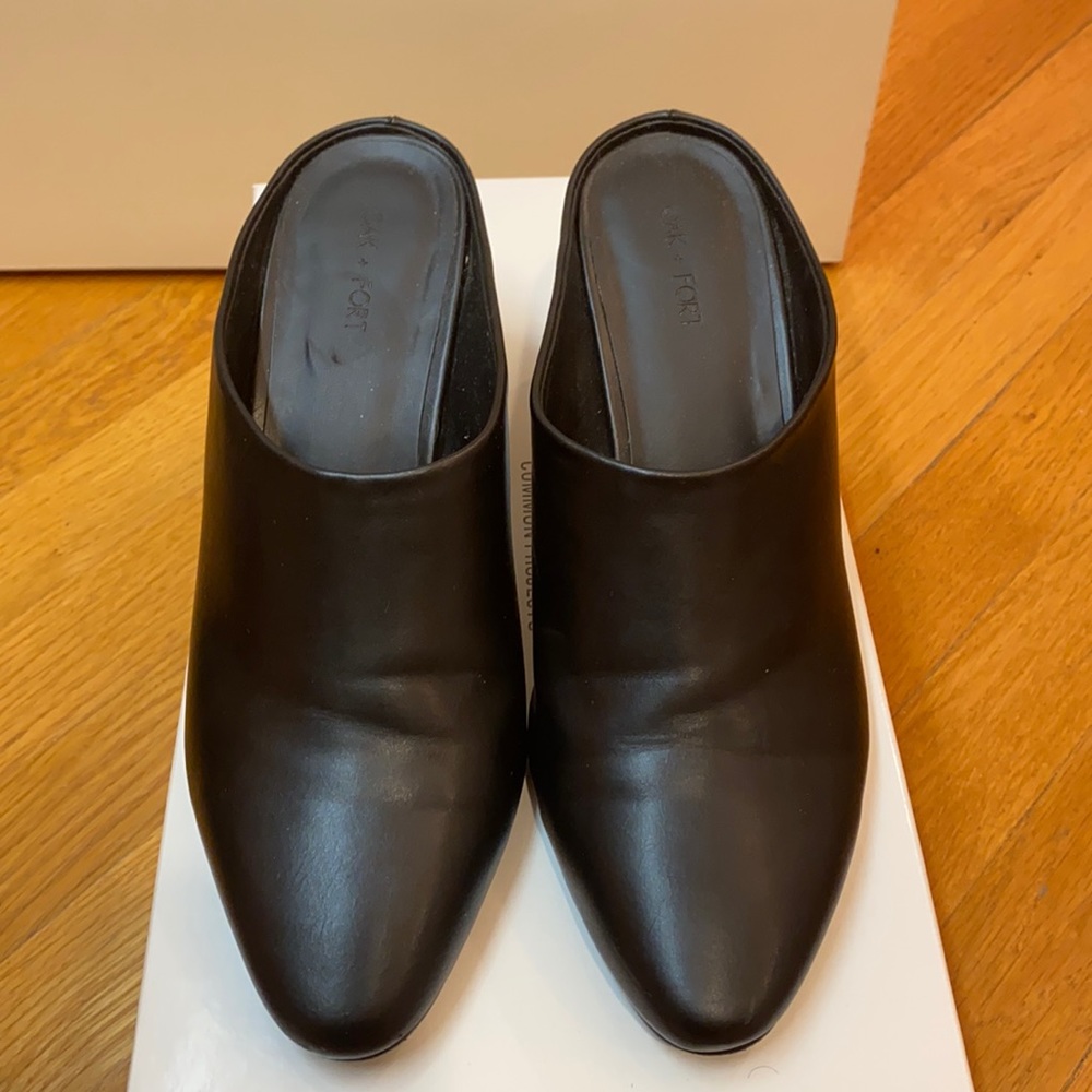 Oak + fort black mule heel